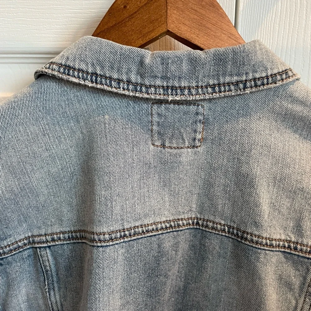 AE Distressed Denim Blue Jean Button Down Jacket Small Boxy Trucker - Picture 10 of 13